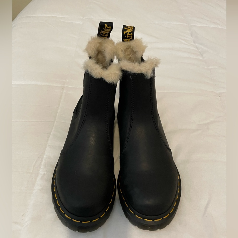 2976 LEONORE FAUX FUR LINED CHELSEA BOOTS in black very cute and never worn